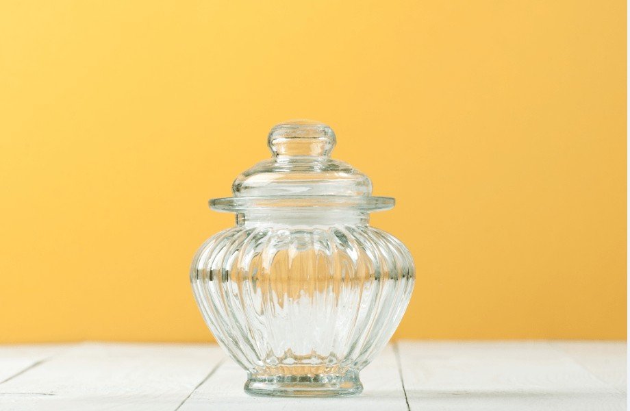 professor inspires students with an empty jar